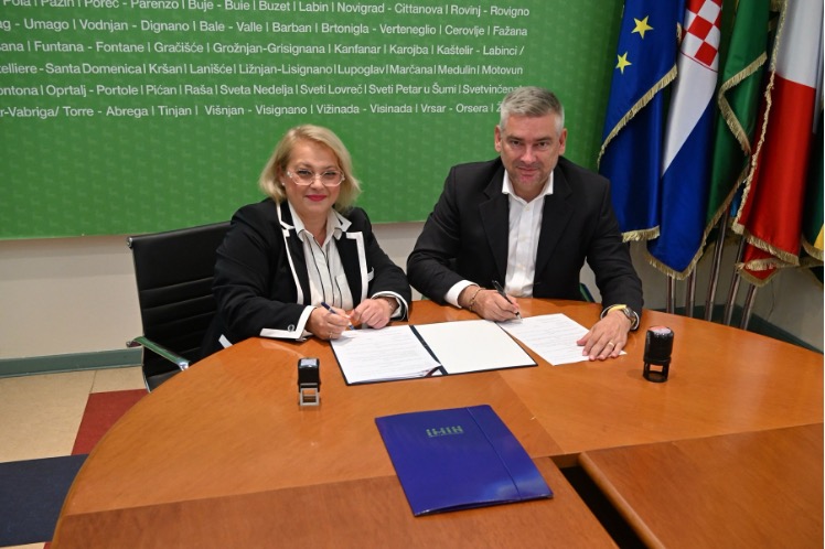 Dr. sc. Andreja Rudančić, pomoćnica ravnateljice Instituta za migracije, i Boris Miletić, župan Istarske županije potpisali su sporazum o suradnji